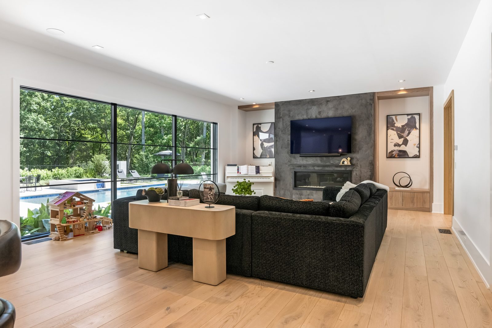 Chanel custom home in South Charlotte — exterior view, photograph 10 of 34